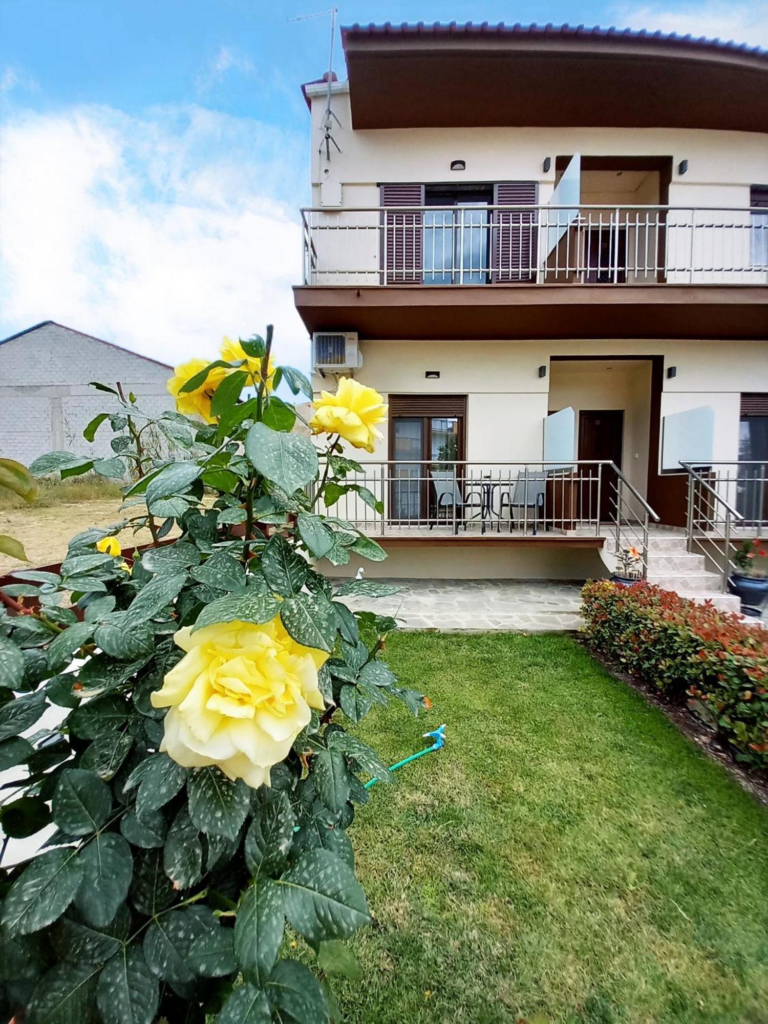 Maria Dina Apartments 1 Potos Dış mekan fotoğraf