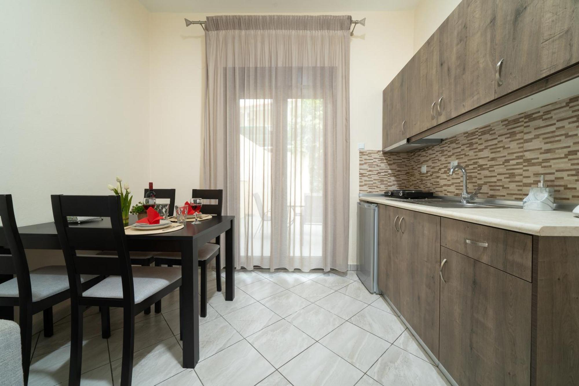 Maria Dina Apartments 1 Potos Dış mekan fotoğraf