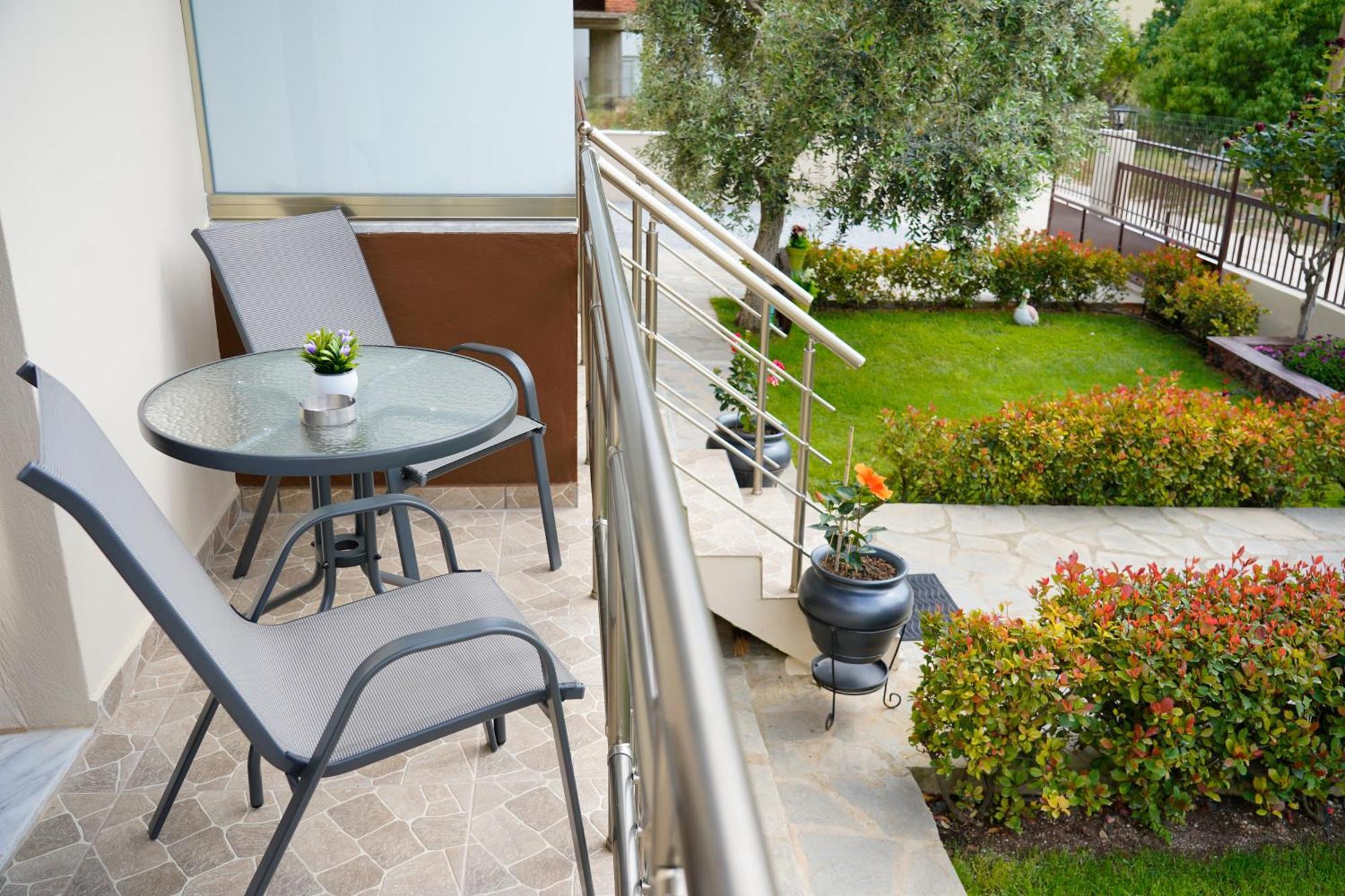 Maria Dina Apartments 1 Potos Dış mekan fotoğraf